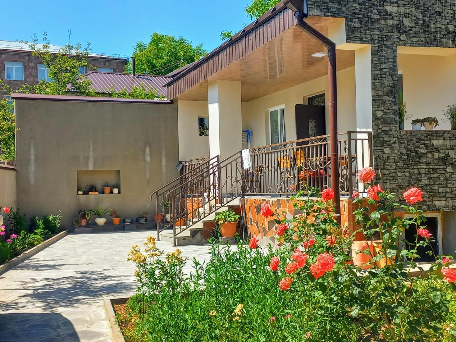 Inexpensive House Bed & Breakfast Vanadzor Eksteriør bilde